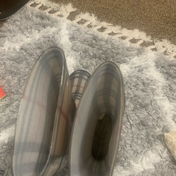 Burberry Rainboots size 7 - Picture 8 of 8